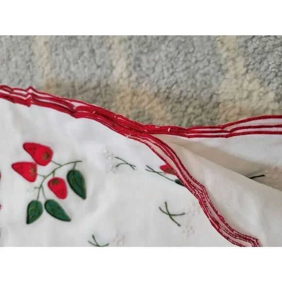 Vtg NEW "Strawberry" Embroidered Madeira Linen Set, 1 Table Runner, 8x Napkins a - Picture 5 of 12